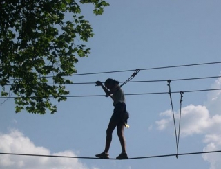  65 冒险课程中的走钢丝者 